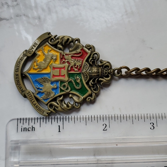 Harry potter hogwarts coat of arms crest Keychain - Picture 15 of 16